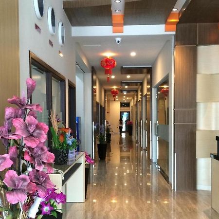 Hotel D' Calia Таракан Екстериор снимка