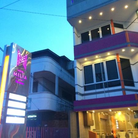 Hotel D' Calia Таракан Екстериор снимка