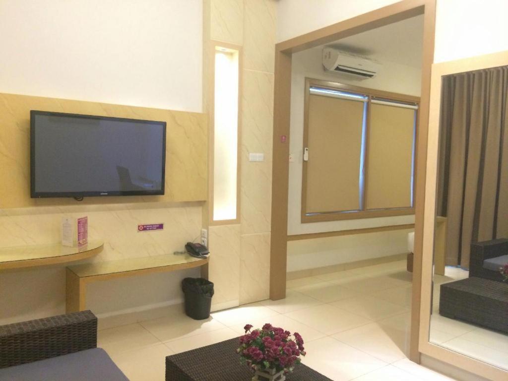 Hotel D' Calia Таракан Екстериор снимка