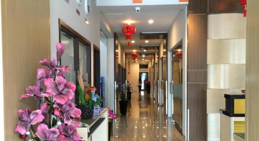 Hotel D' Calia Таракан Екстериор снимка