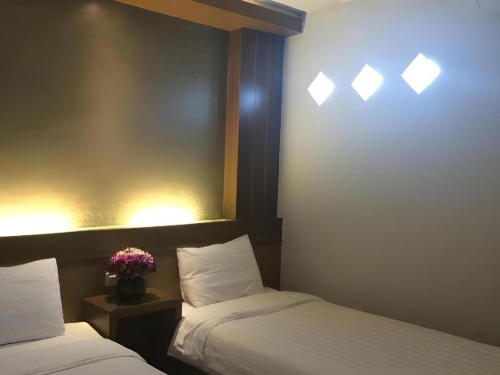 Hotel D' Calia Таракан Екстериор снимка