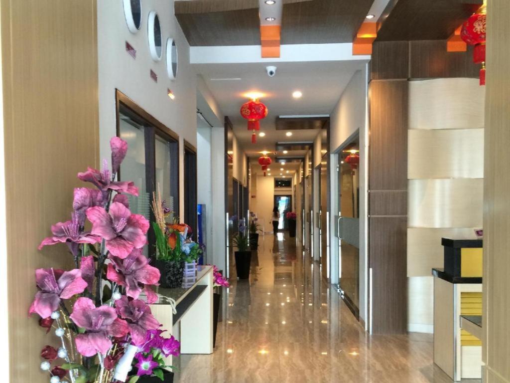 Hotel D' Calia Таракан Екстериор снимка