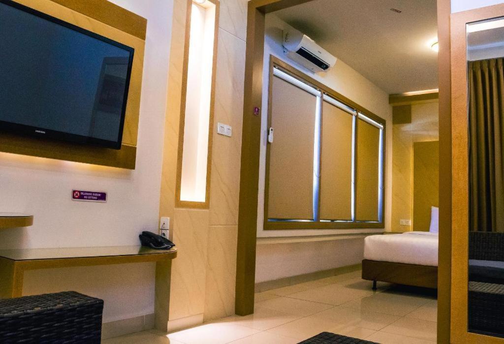 Hotel D' Calia Таракан Екстериор снимка