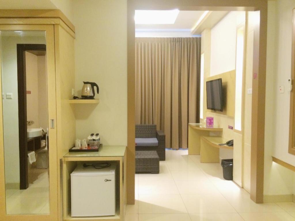 Hotel D' Calia Таракан Екстериор снимка