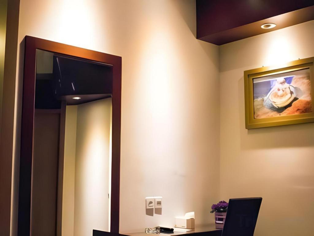 Hotel D' Calia Таракан Екстериор снимка