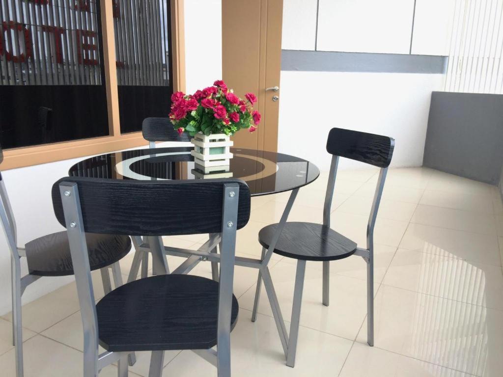 Hotel D' Calia Таракан Екстериор снимка