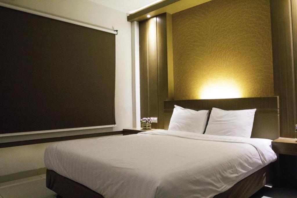 Hotel D' Calia Таракан Екстериор снимка