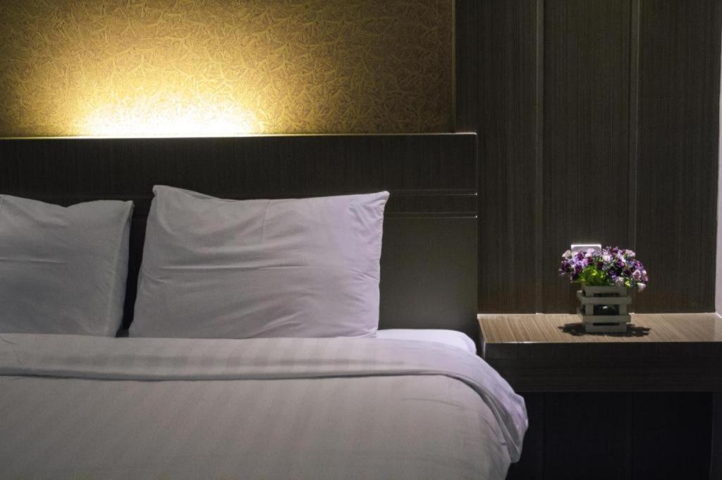 Hotel D' Calia Таракан Екстериор снимка