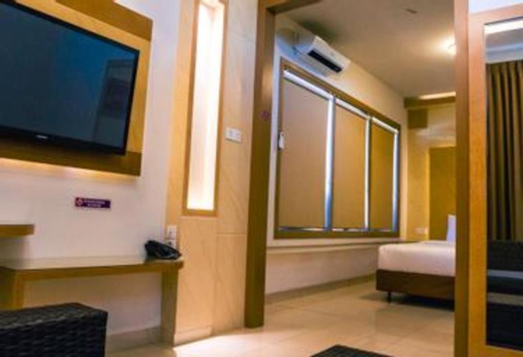 Hotel D' Calia Таракан Екстериор снимка