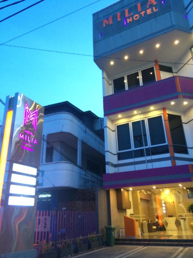 Hotel D' Calia Таракан Екстериор снимка